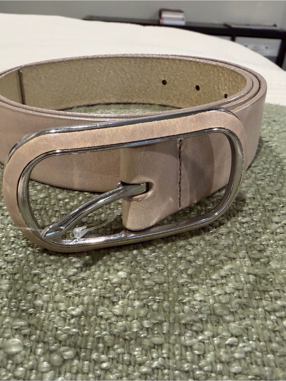 Banana Republic cream leather belt. Excellent condition
